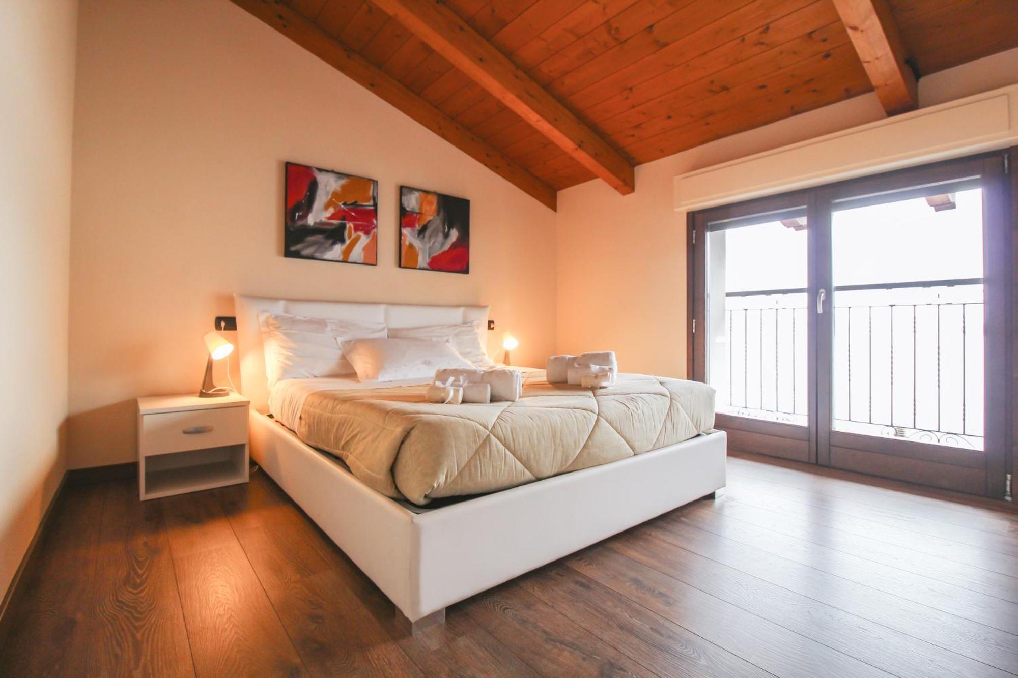 Appartamento Al Porto 피아넬로 델 라리오 외부 사진