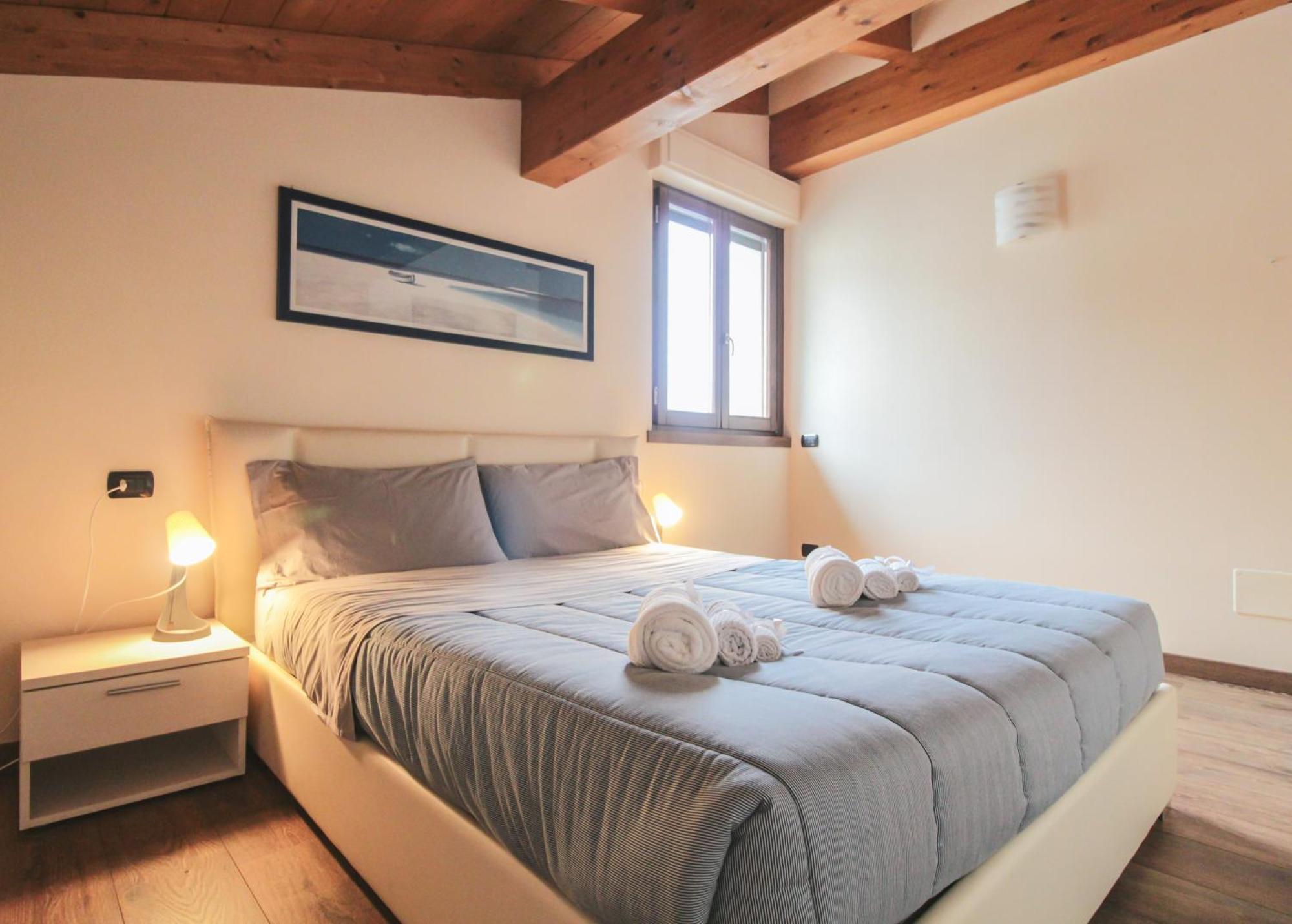 Appartamento Al Porto 피아넬로 델 라리오 외부 사진